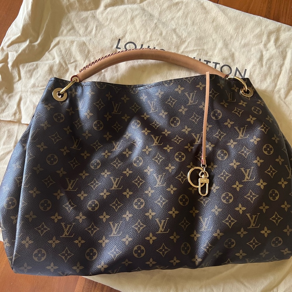 Authentic LV Artsy GM
